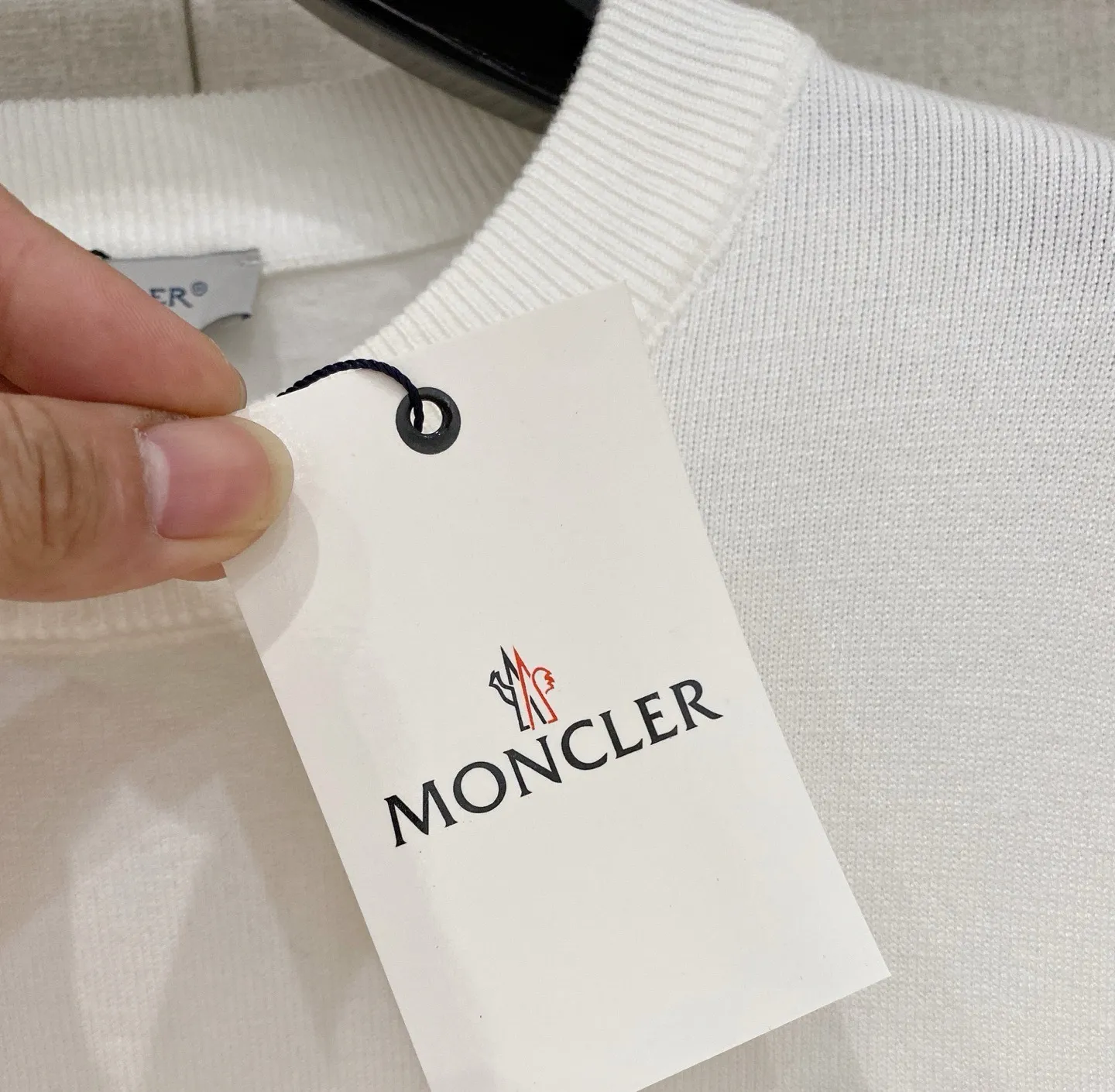 P110，〖 𝐌𝐎𝐍𝐂𝐋𝐄𝐑~ 〗 Premium Series Premium Factory Quality 、 、 ： Black White Sizes：M L XL 2XL 3XL